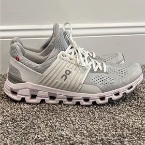 Womens OnCloud CloudSwift running shoe size 9.5 in excellent used condition